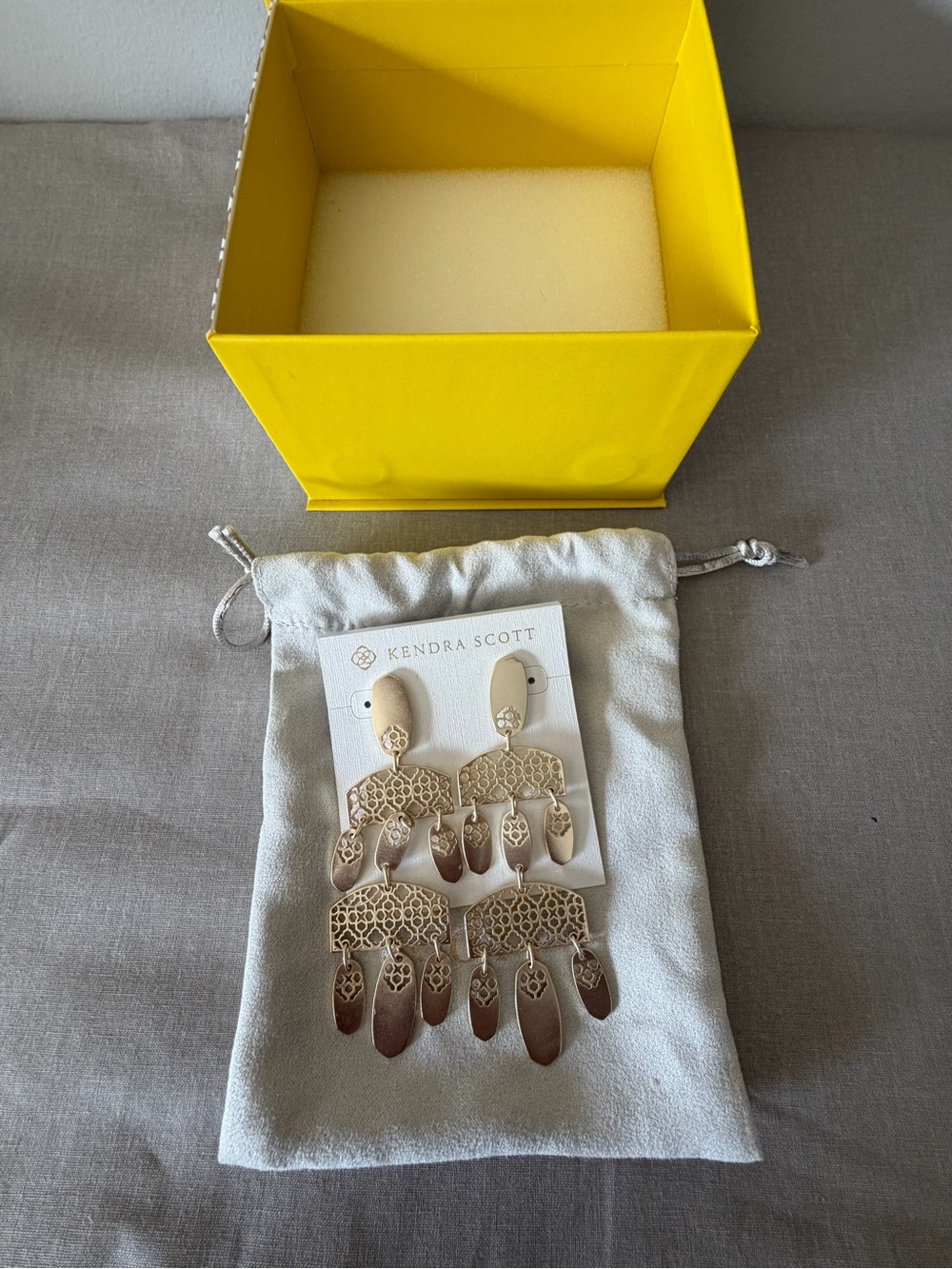 NWT Kendra Scott Emmet Statement Filigree Drop Earrings in Gold